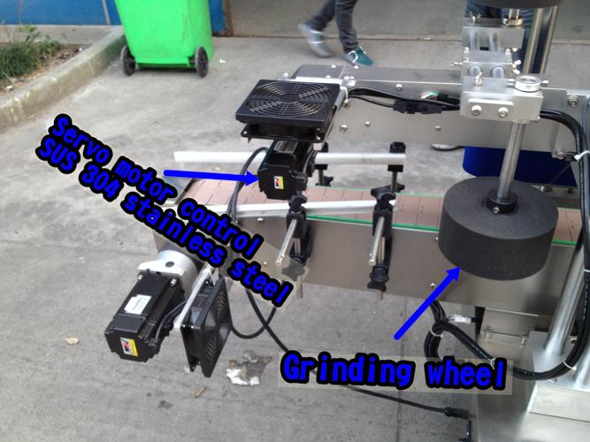 Vodoravni stroj za etiketiranje majhnih steklenic / avtomatski stroj za nanašanje etiket