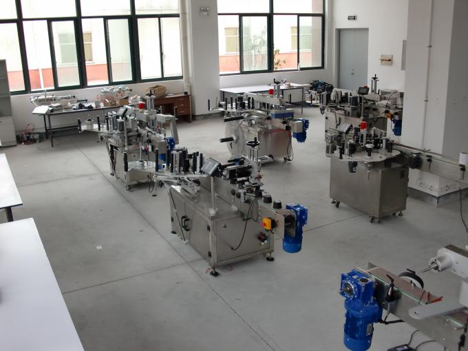 Visoko hitrostno hidravlično olje za etiketiranje dvostranskih nalepk