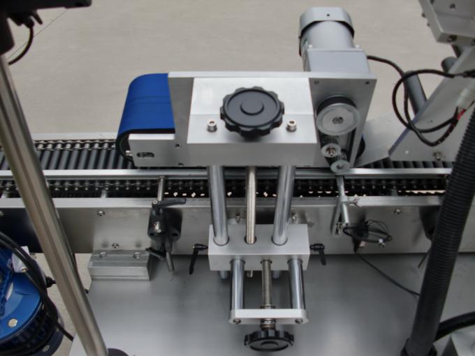 Hitri popolnoma samodejni stroj za etiketiranje vial za samolepilno nalepko za majhne stekleničke