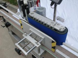 Avtomatski stroj za etiketiranje okrogle steklenice za nesuho lepilo, stroj za etiketiranje embalaže za leseno ohišje / izvoz za CE