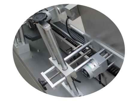 Stroj za etiketiranje papirne cevi 500 nalepk za samolepilne tkanine z valjčki