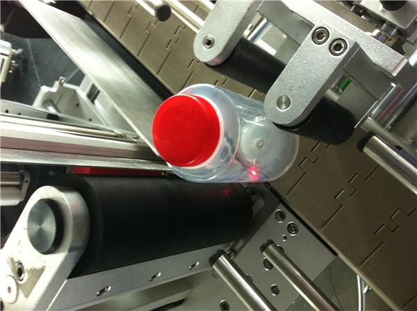 Stroj za etiketiranje nalepk okrogle steklenice Pawpaw / Guava za polje s pijačo