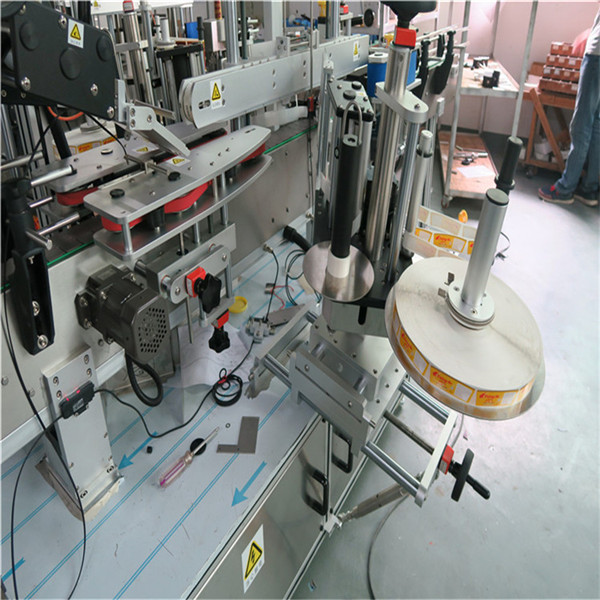 Tri linearni samolepilni etiketirni stroj spredaj / zadaj / vrat Pijača / hrana / dnevna kemikalija