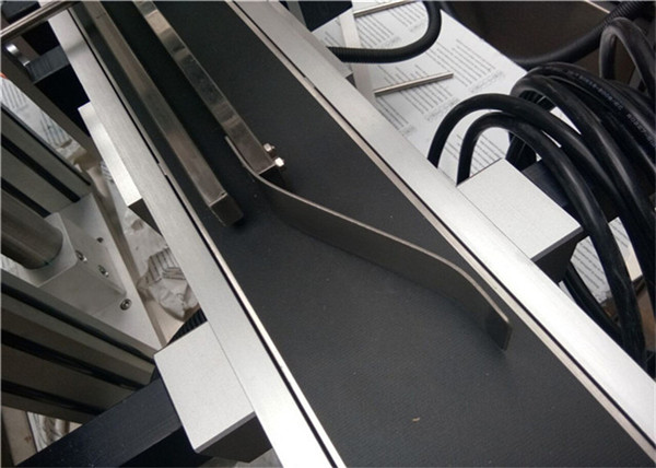 Označevalni stroj CE za pijače / pijače / dnevne kemikalije / zdravila