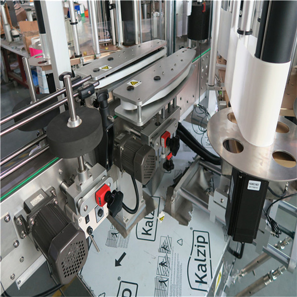 Popolnoma avtomatski stroji za etiketiranje kvadratnih steklenic zmogljivosti 4000-8000 B / H