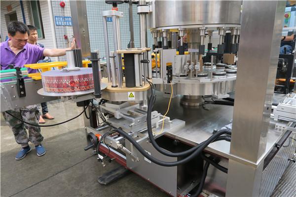 Stroj za etiketiranje rotacijskih nalepk CE, enojna, popolnoma samodejna steklenica, krilata