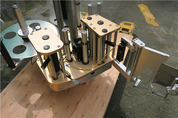 Visokohitrostni rotacijski etiketni stroj za nalepke s funkcijo vrtenja