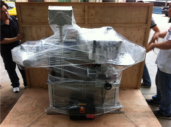 Nalepka za nalepke nalepk 45 m / min za steklenice za vodo kvadratnih / okroglih / ravnih vodnikov