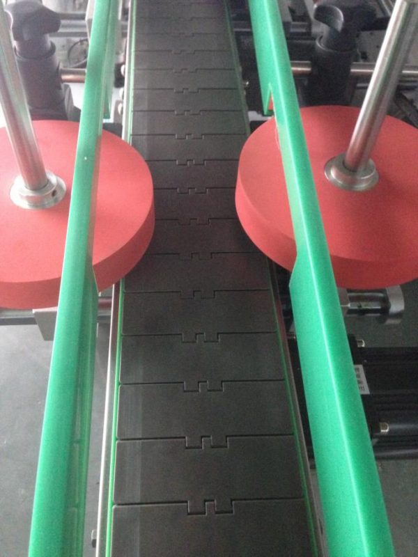 Avtomatski aplikator nalepk za okroglo / kvadratno / subuliformno steklenico