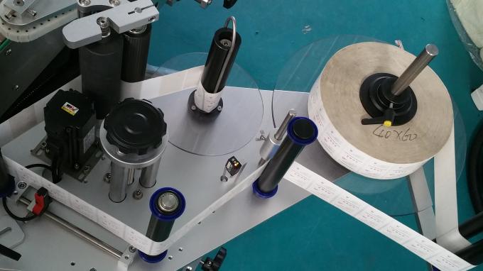 Ovalni vrečki in steklenice Nalepka za nalepke, samolepilni tiskarski stroj z dolgim transporterjem