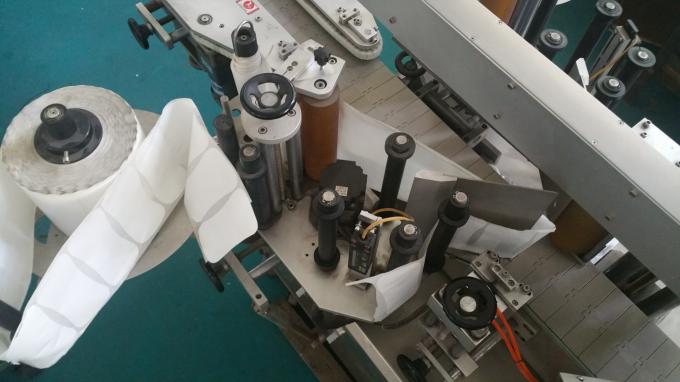 Stroj za apliciranje nalepk za steklenice s 25 kg kozarec, stroj za etiketiranje s stabilnimi hitrostmi za dovajanje steklenic