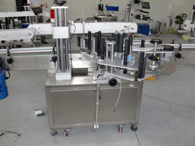 Plastične in steklene steklenice PLC krmilijo avtomatski servo motor za dvostransko nalepko z etiketami