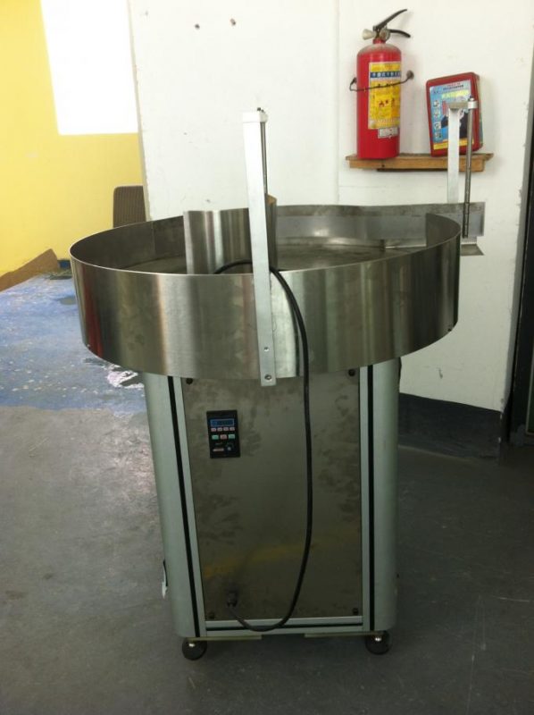 Popolnoma avtomatska oprema za nanos samolepilnih etiket, dvostranska